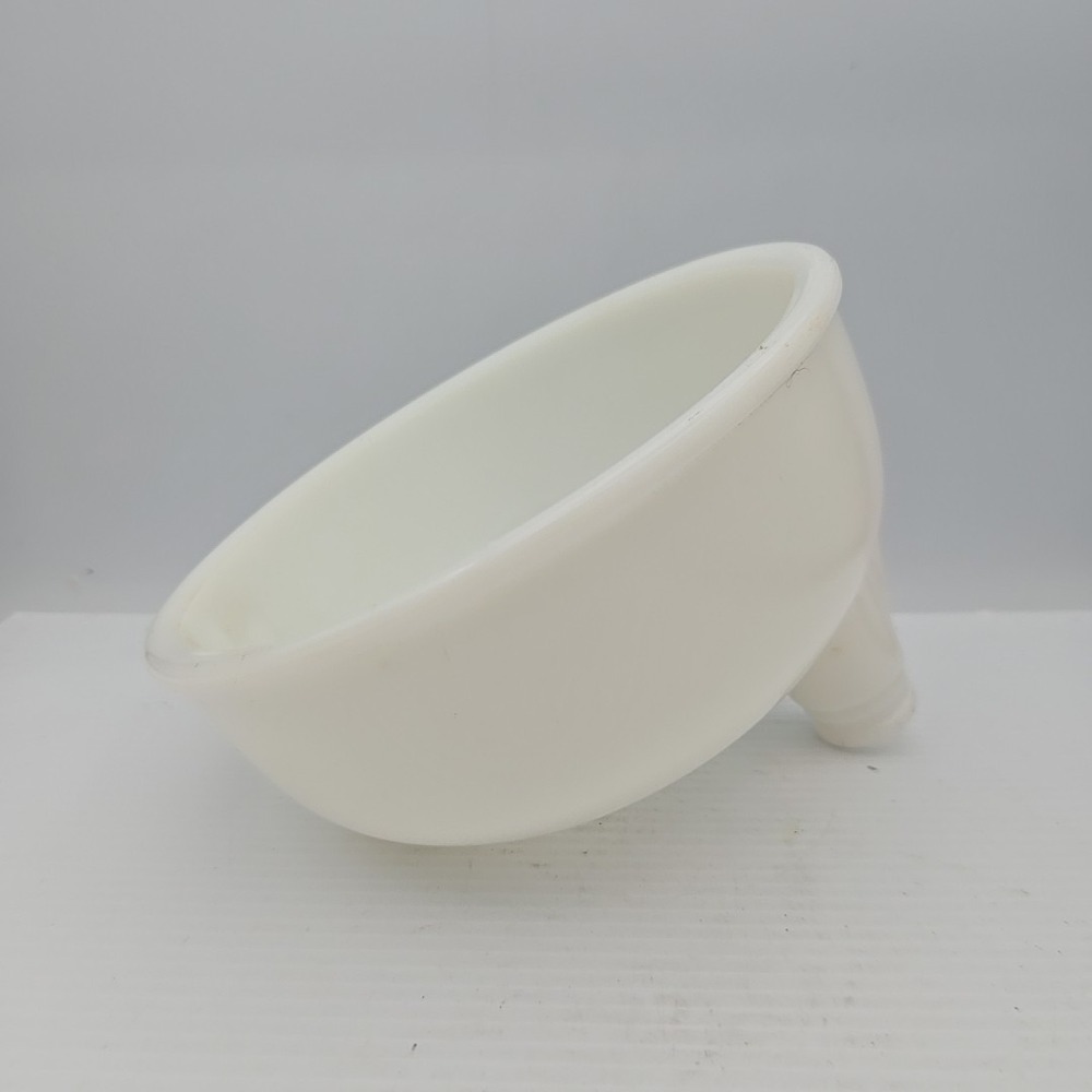 Vintage Milk Glass Sunbeam Mixmaster Juicer Attachment Bowl Only white‎ 99CN